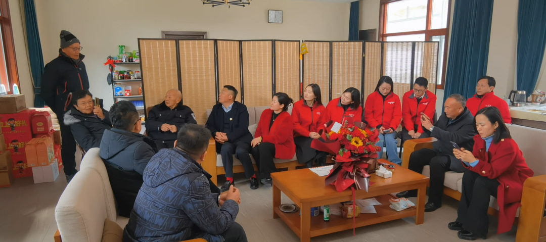 昊東公司一行看望胡正先老紅軍，聆聽(tīng)那段可歌可泣的英雄歷史